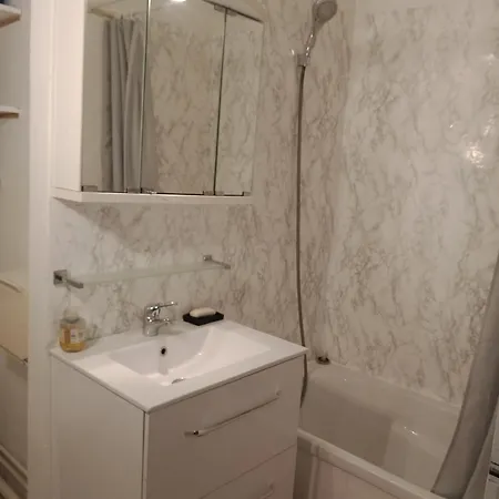 Appartement, Grand Pavois, 28 Rue Anatole France, Lumineux, Plein Centre, A Pied, Parking Prive Hauteur 1m80 Max, Ascenseur, Arrivee Autonome, Lägenhet *